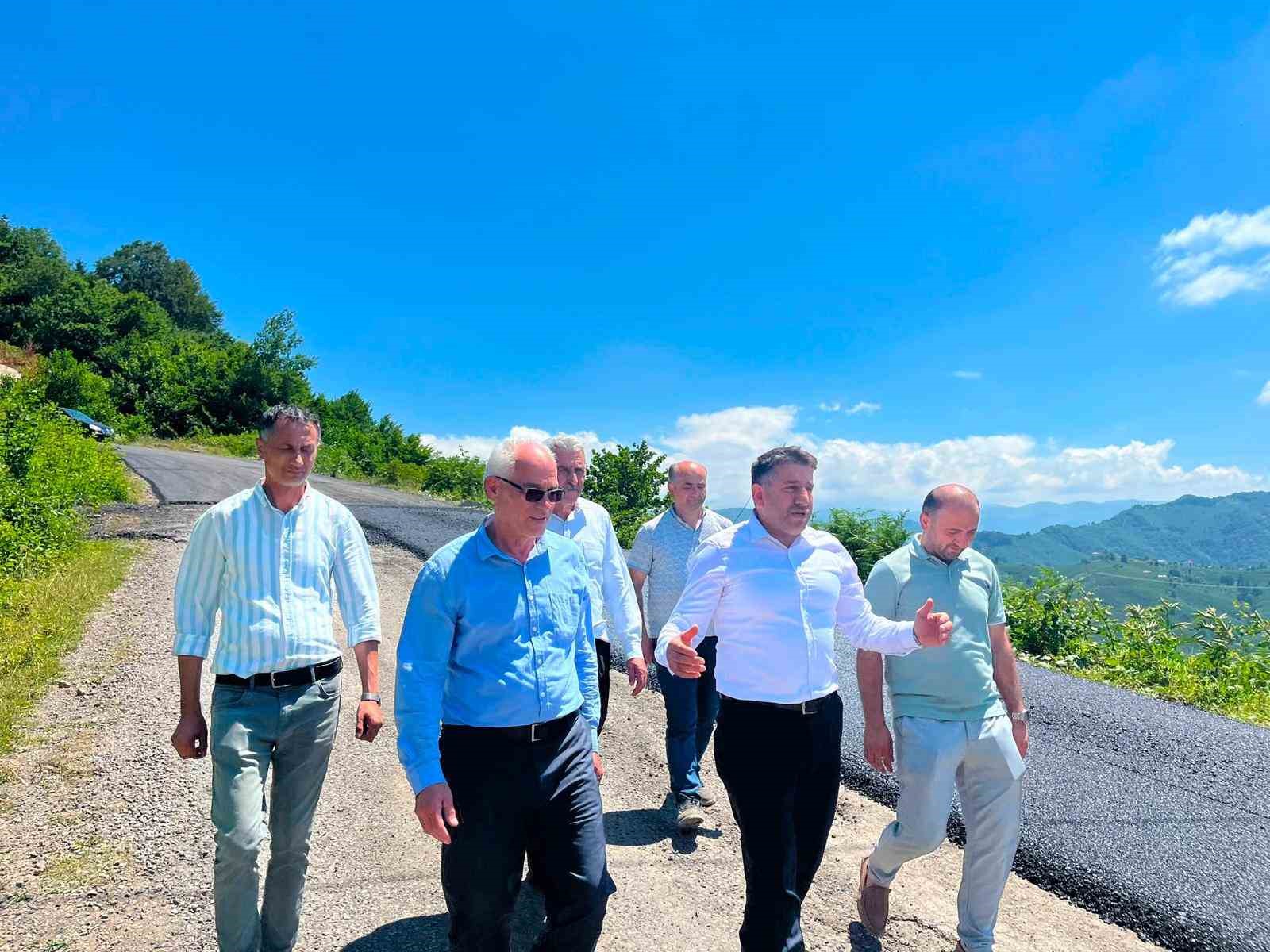 Ulubey’de sıcak asfalt ve beton yol çalışmaları devam ediyor