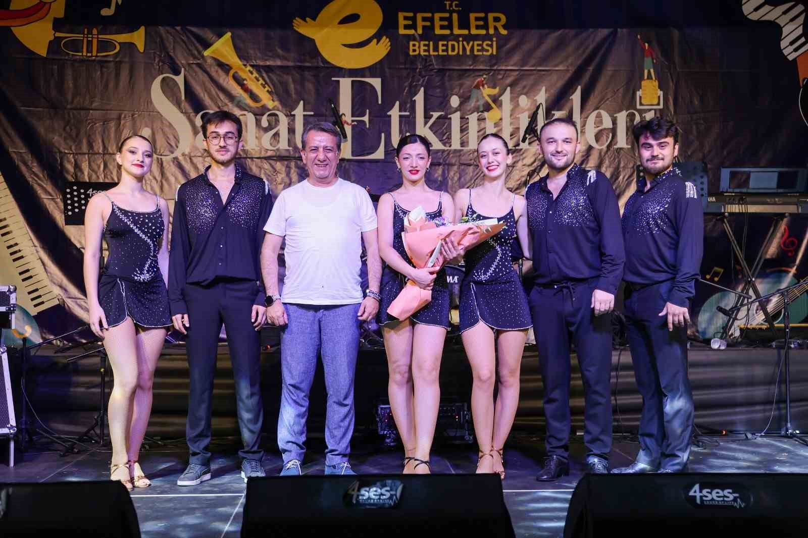 Efeler’de vatandaşlar sanatla buluştu