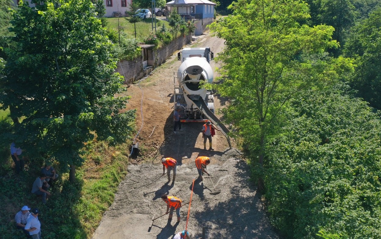 Ordu’nun kırsal mahallelerinde beton yol çalışmaları