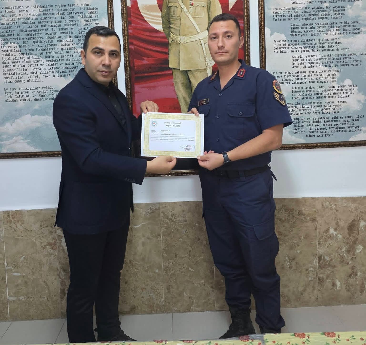Gölbaşı’nda tayini çıkan jandarma personeline başarı belgesi