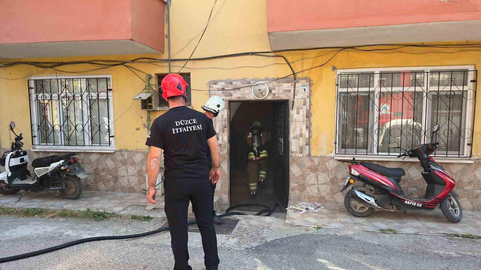 Yaramaz çocukların evcilik oyunu yürekleri ağza getirdi: Az kalsın ev yanıyordu