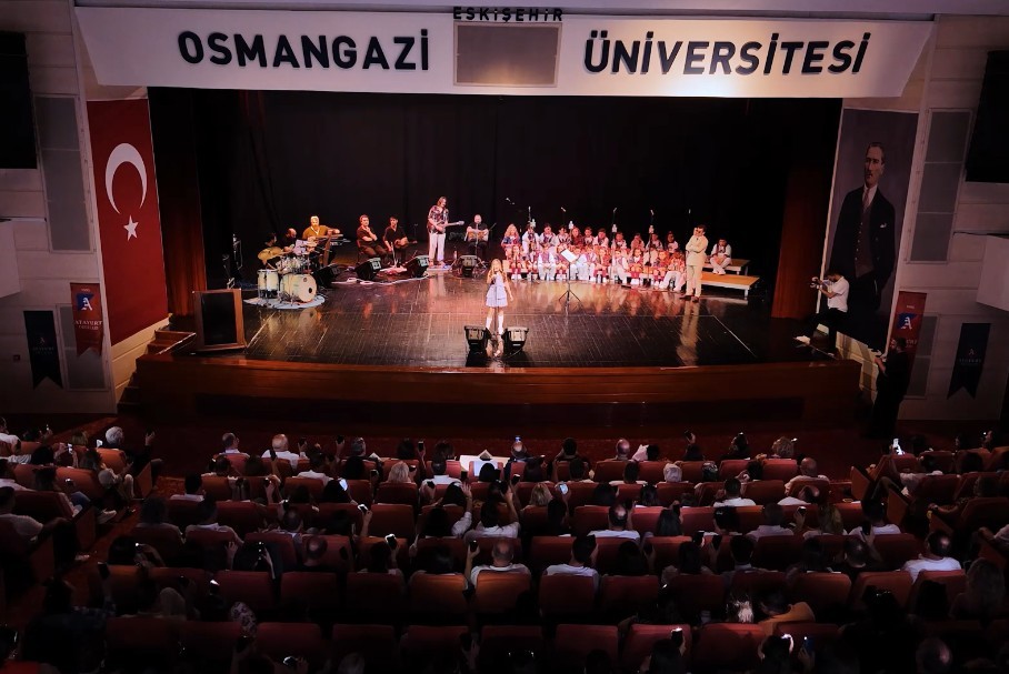 Çocuk Hematoloji ve Onkoloji Servisi’nde tedavi gören çocuklara miniklerden anlamlı destek