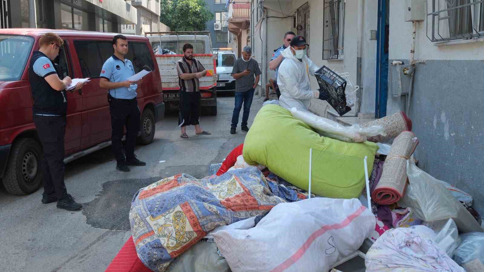 Yıldırım’da çöp ev temizlendi, 5 ton çöp çıktı