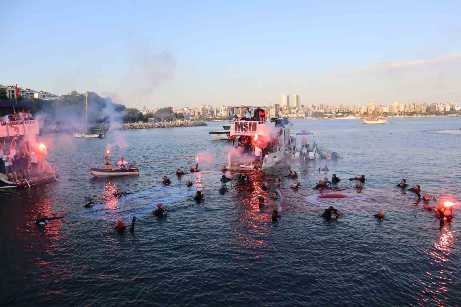 Moda İskelesi’nde tarihi kutlama: Kabotaj Bayramı için 100 noktada aynı anda daldılar