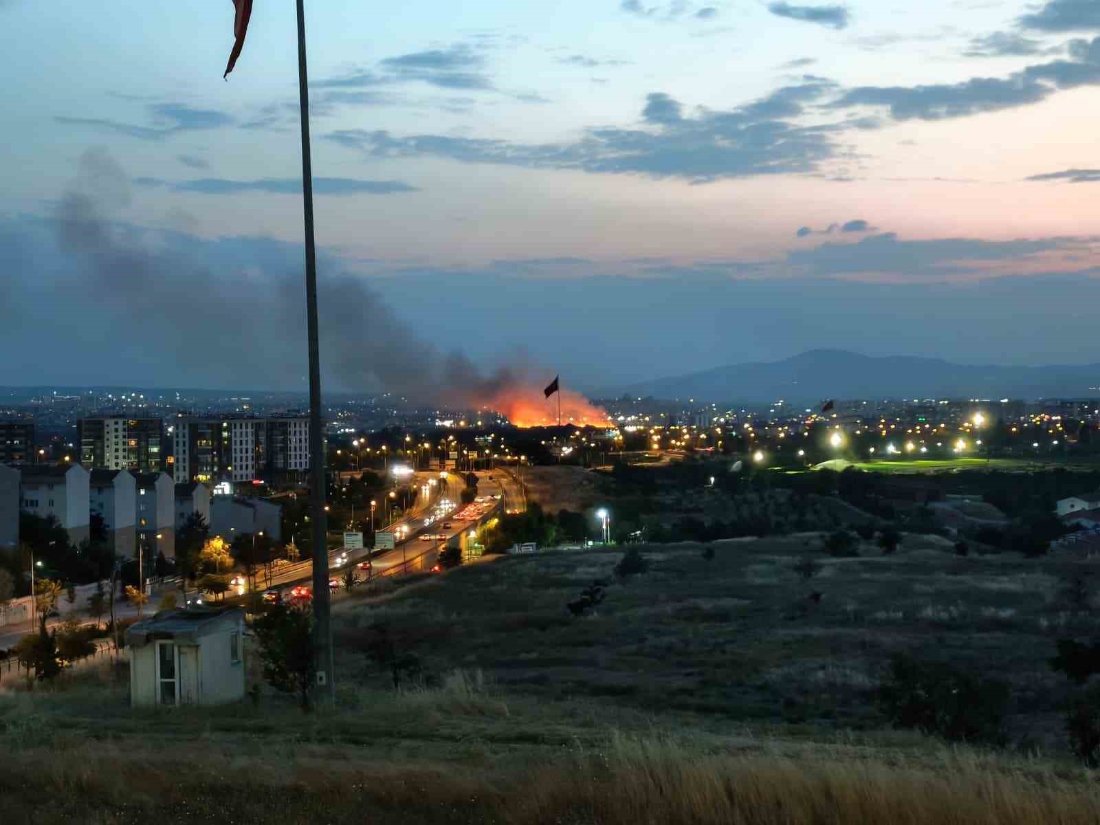 Ankara’da otluk arazide yangın