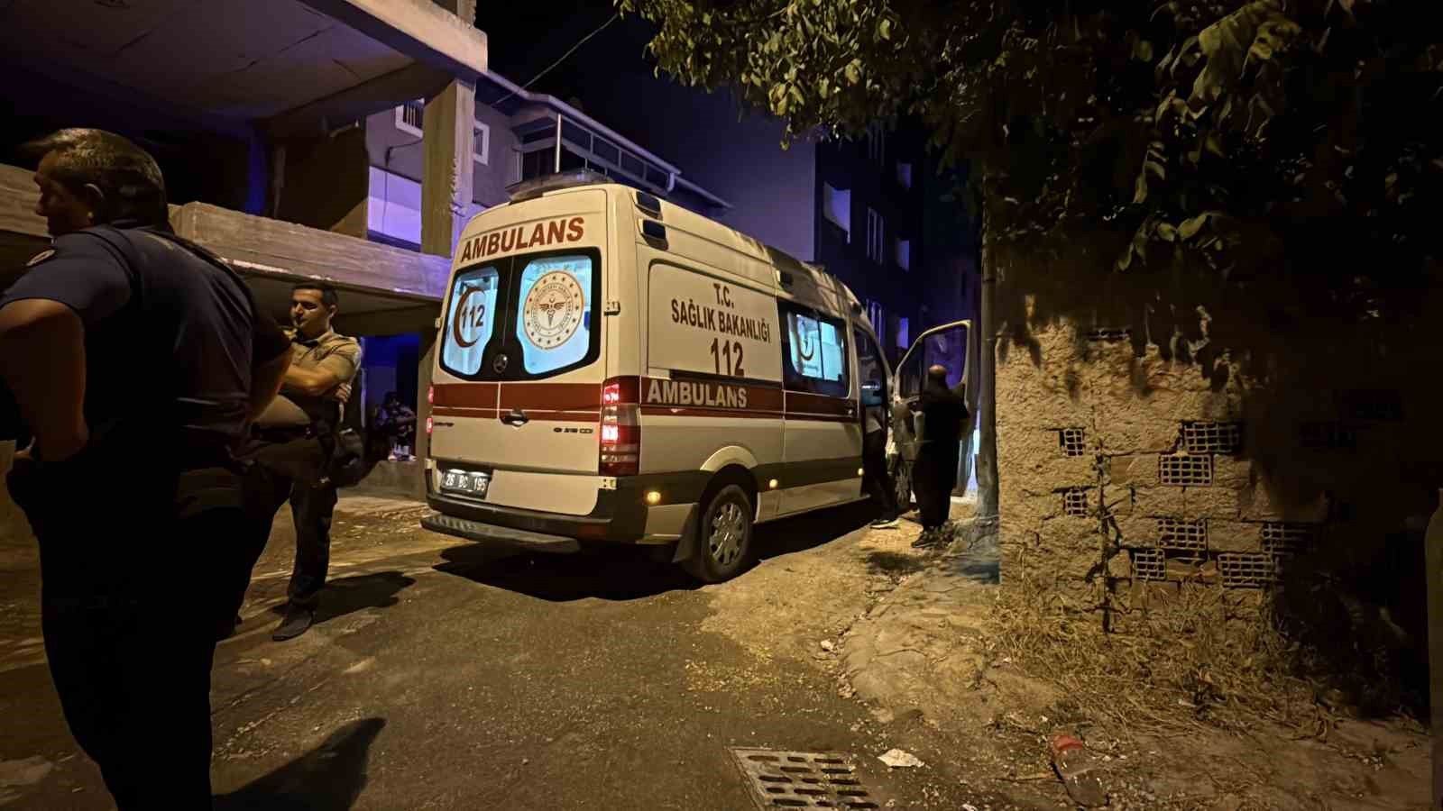 Sevgilisi ile tartışıp kendini bıçaklamaya çalışan şahıs ekipleri harakete geçirdi