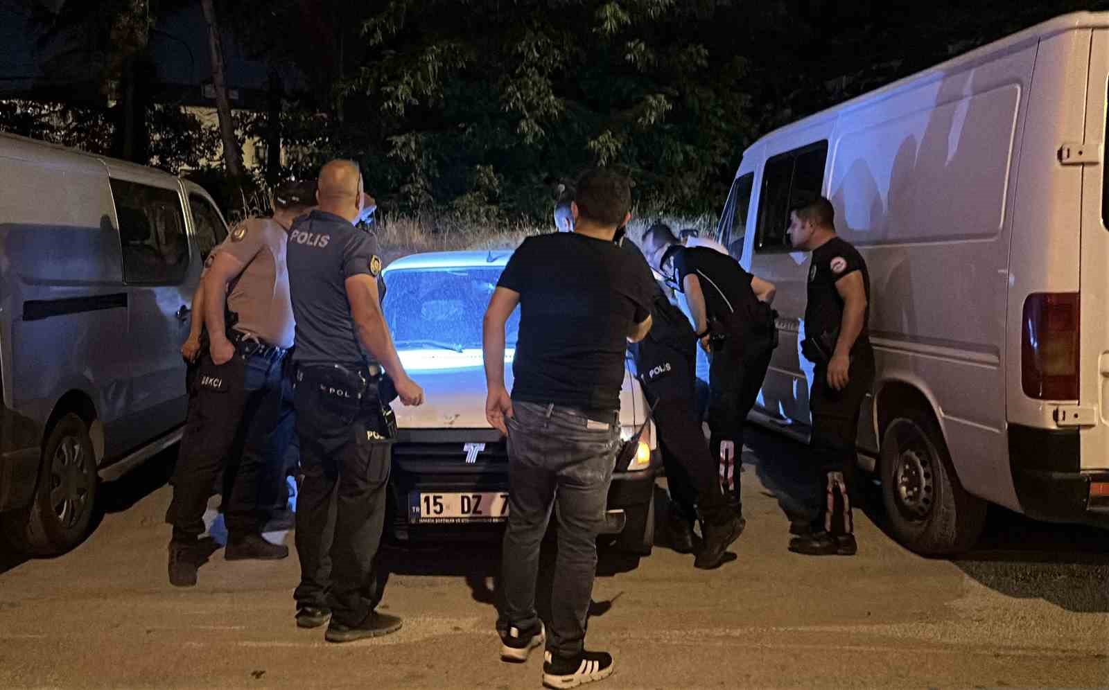 Burdur’da aracın içinde hareketsiz bulunan genç hastanede hayatını kaybetti