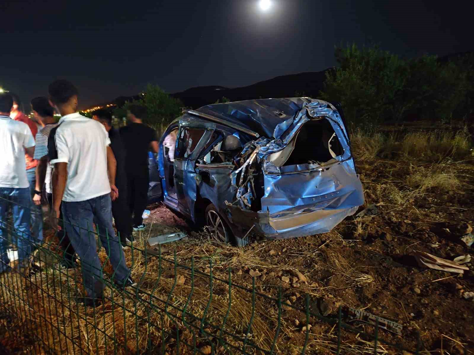 Gercüş’te hurdaya dönen araçtan burnu bile kanamadan çıktı