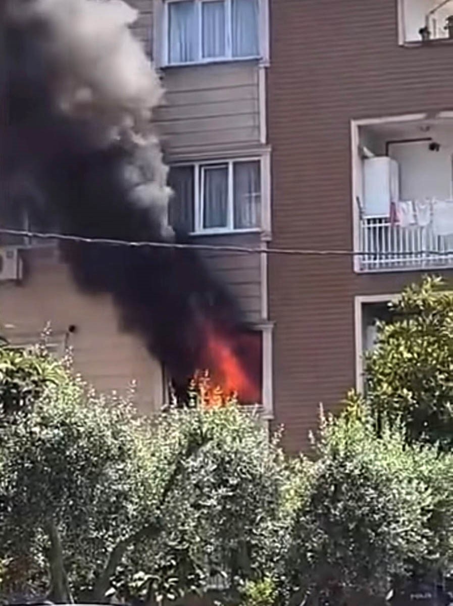 Bursa’da ev alevlere teslim oldu