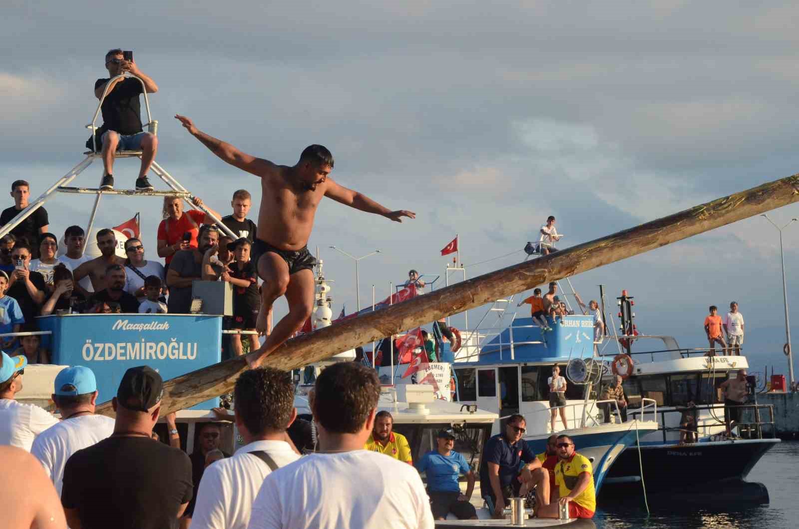 Sinop’ta Kabotaj Bayramı coşkusu: Yağlı direğin şampiyonu yine değişmedi