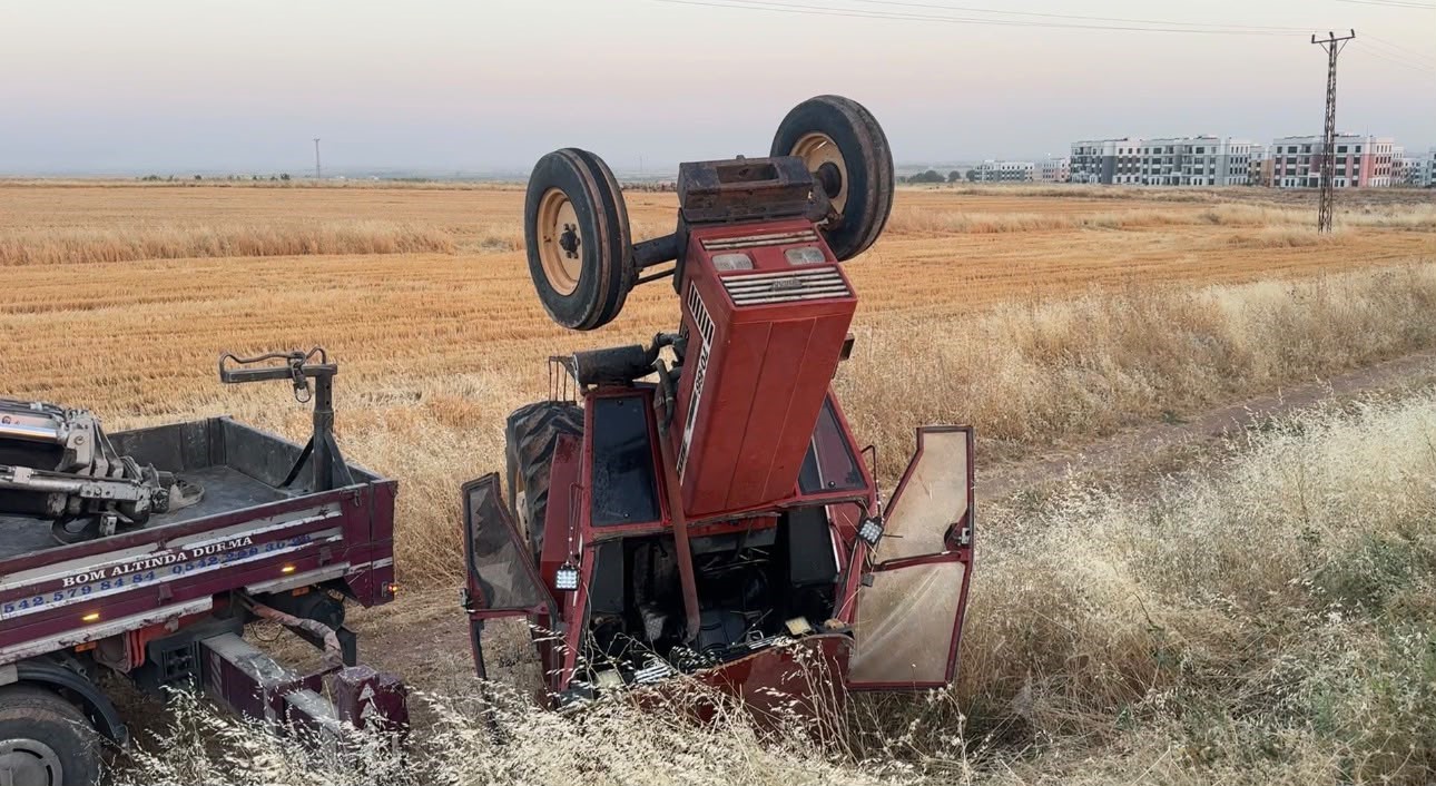 Devrilen traktörün sürücüsü burnu bile kanamadan kurtuldu