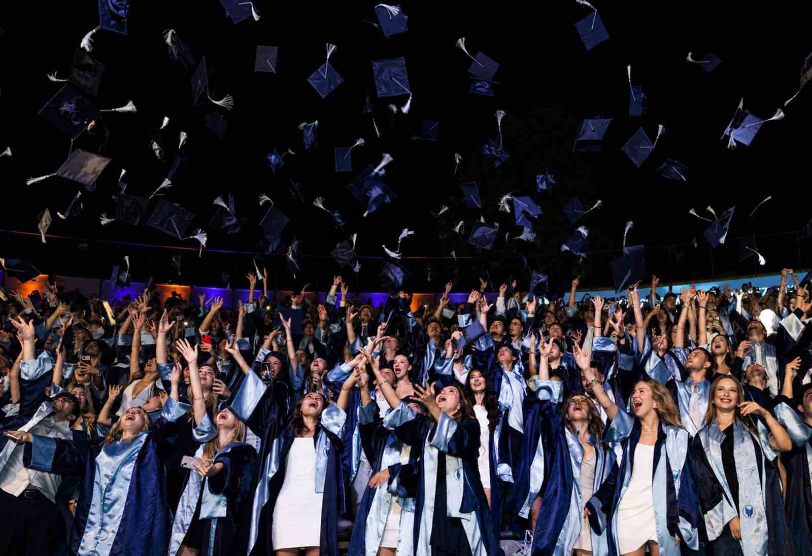 Yaşar Üniversitesi’nde mezuniyet coşkusu
