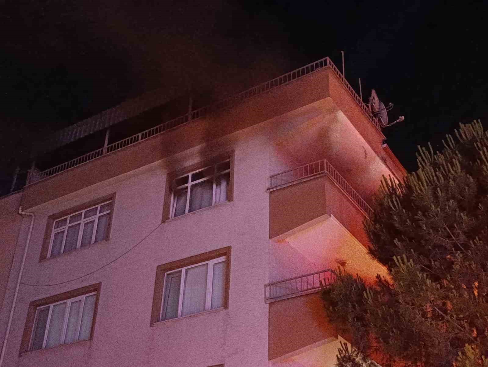 Bursa’da apartman dairesinde çıkan yangın paniğe neden oldu