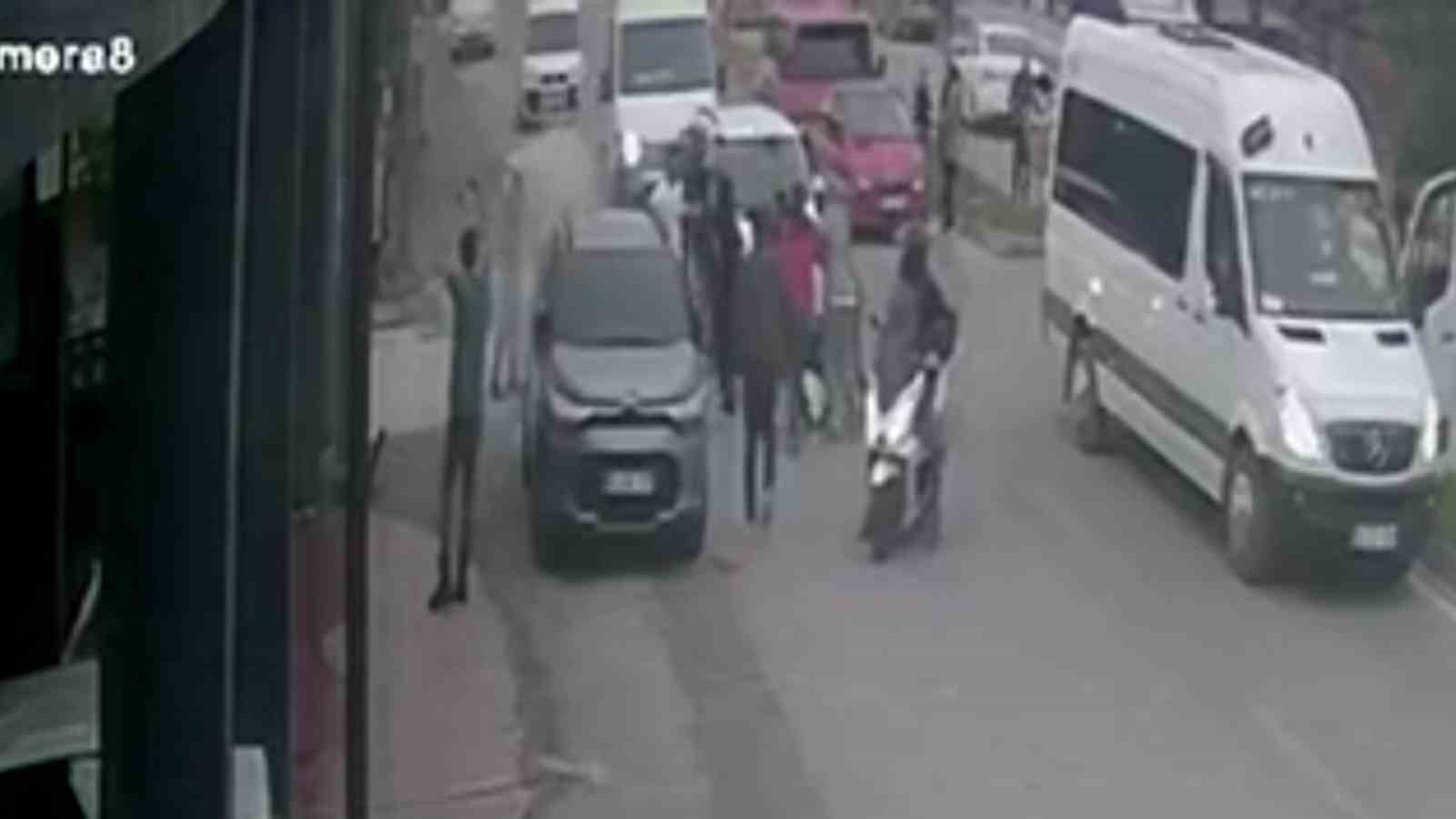 Trafik kazası sonrası çıkan kavgaya tazyikli su müdahalesi