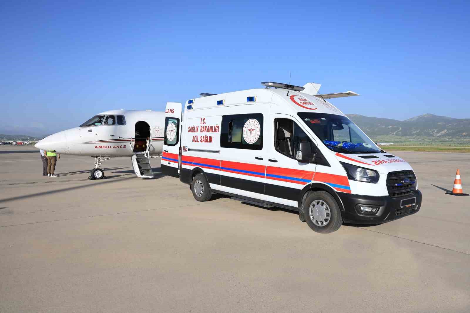 Hacda rahatsızlanan vatandaş ambulans uçakla Türkiye’ye getirildi