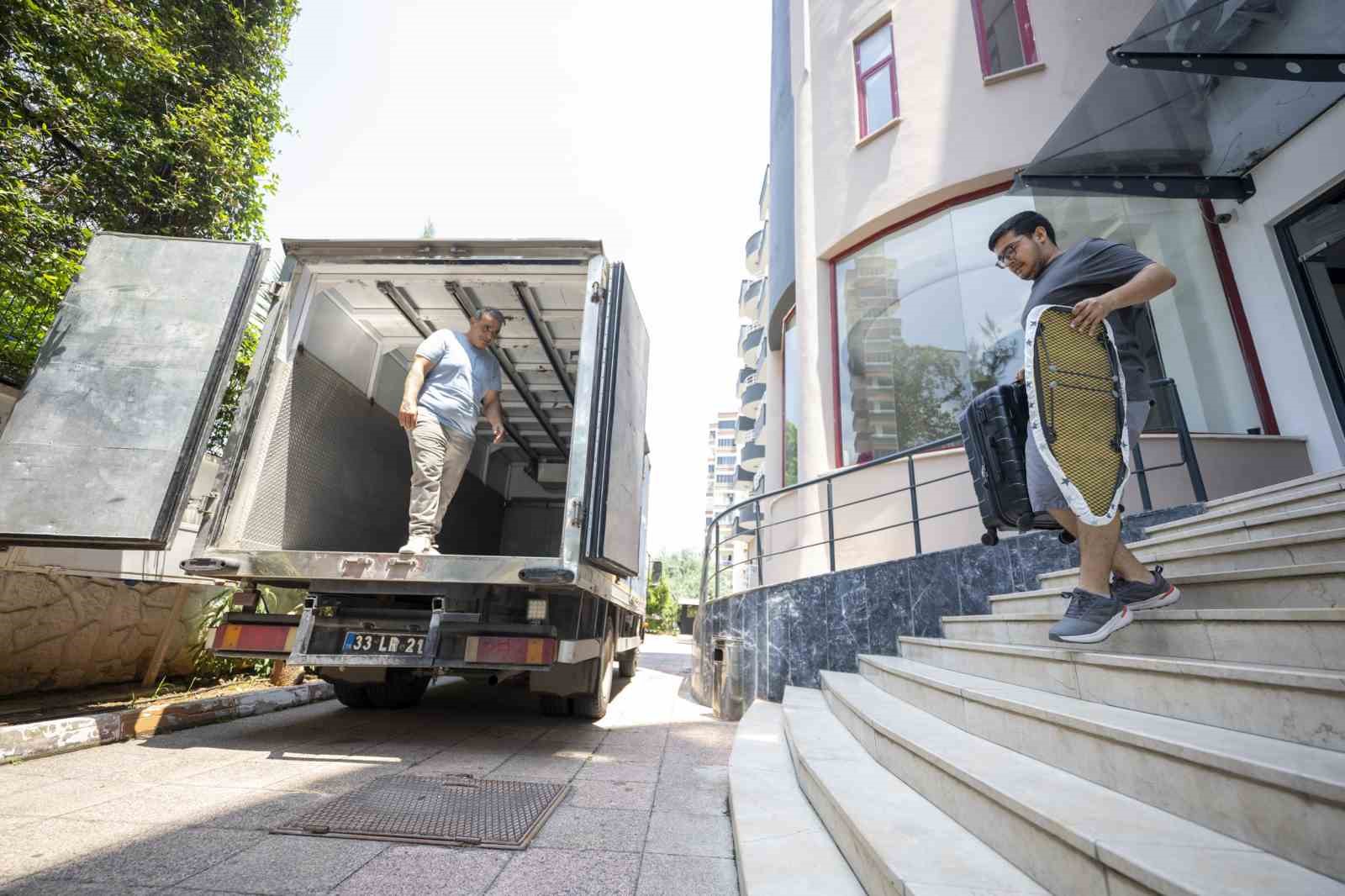 Mersin’de üniversitelilere ücretsiz taşınma desteği
