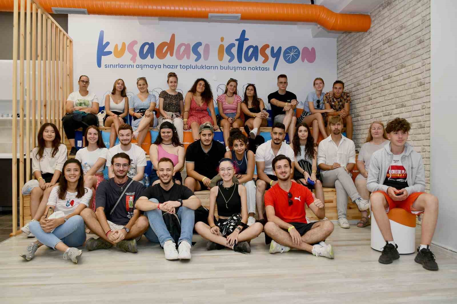 Kuşadası Belediyesi’nden gençlere yaz desteği