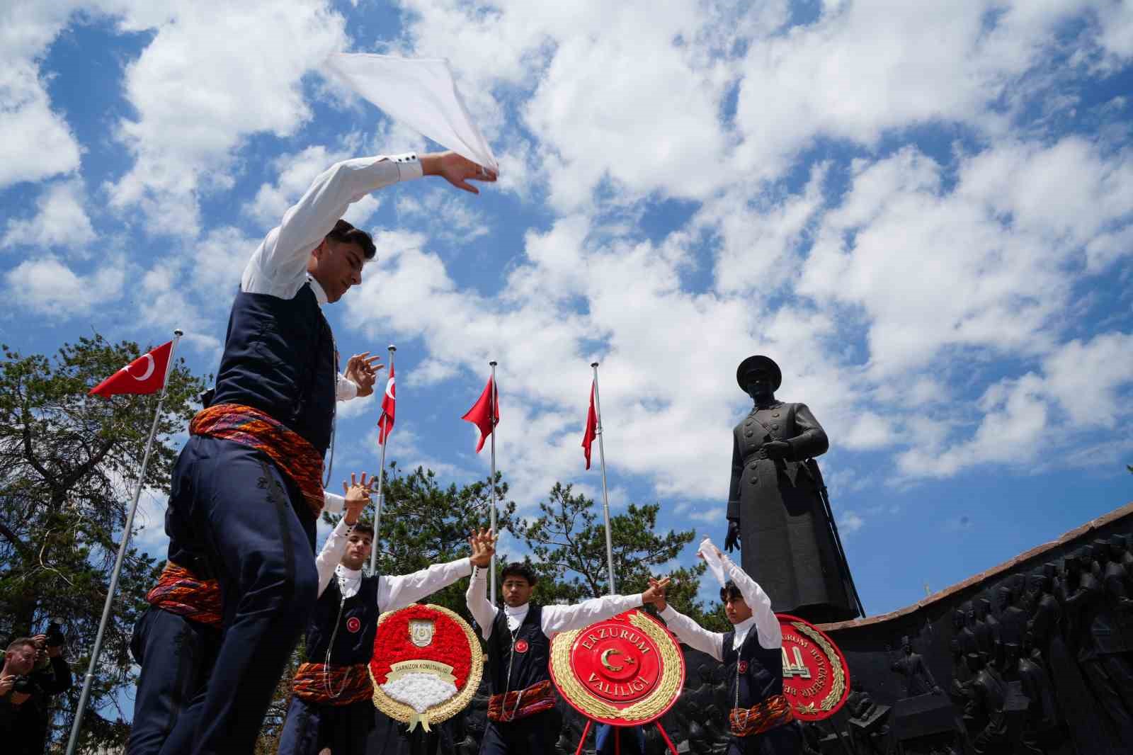 Atatürk’ün Erzurum’a gelişinin 107’nci yıl dönümü törenle kutlandı