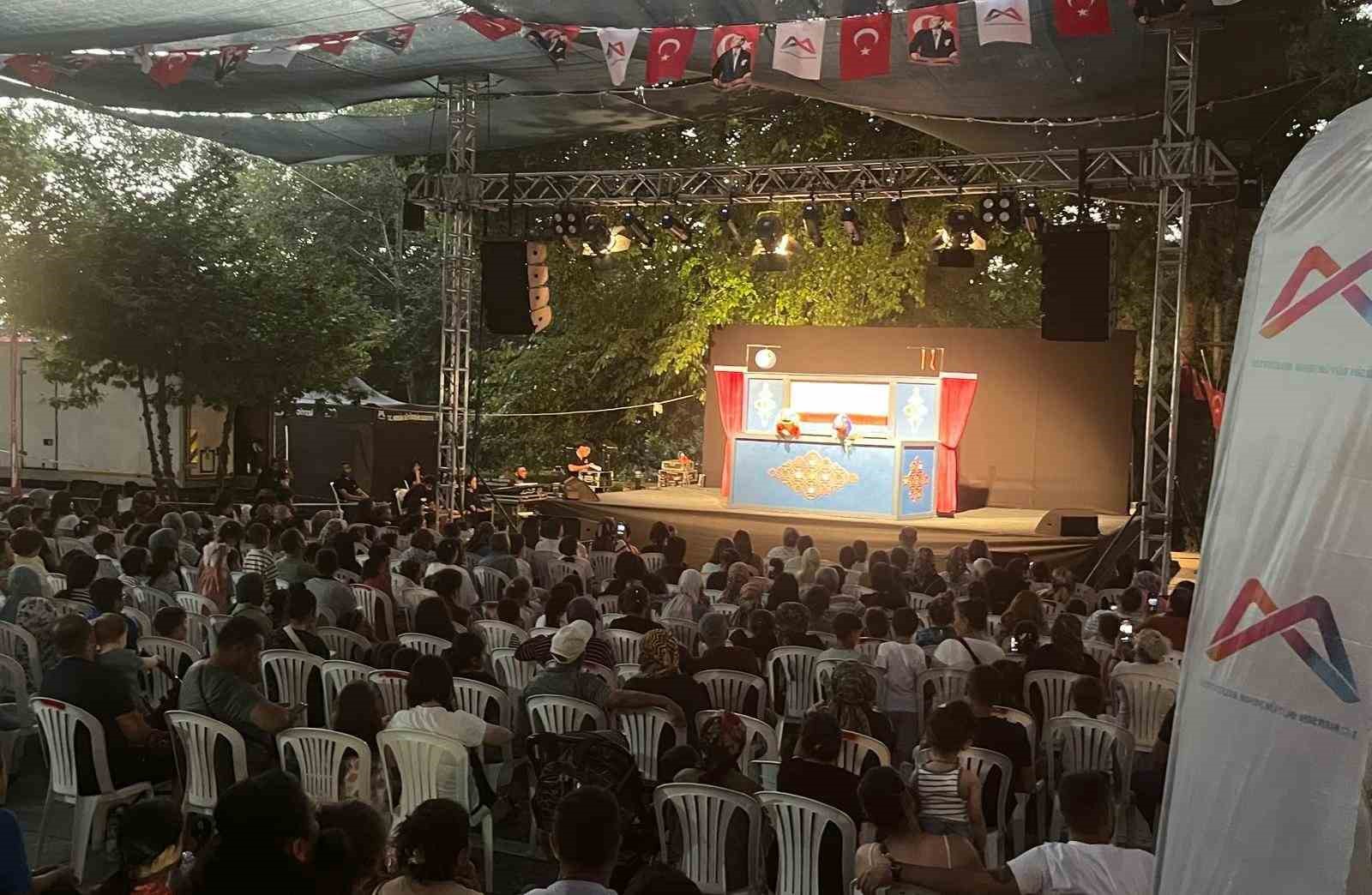 Mersin Şehir Tiyatrosu 13 ilçede 4 binin üzerinde seyirciyle buluştu