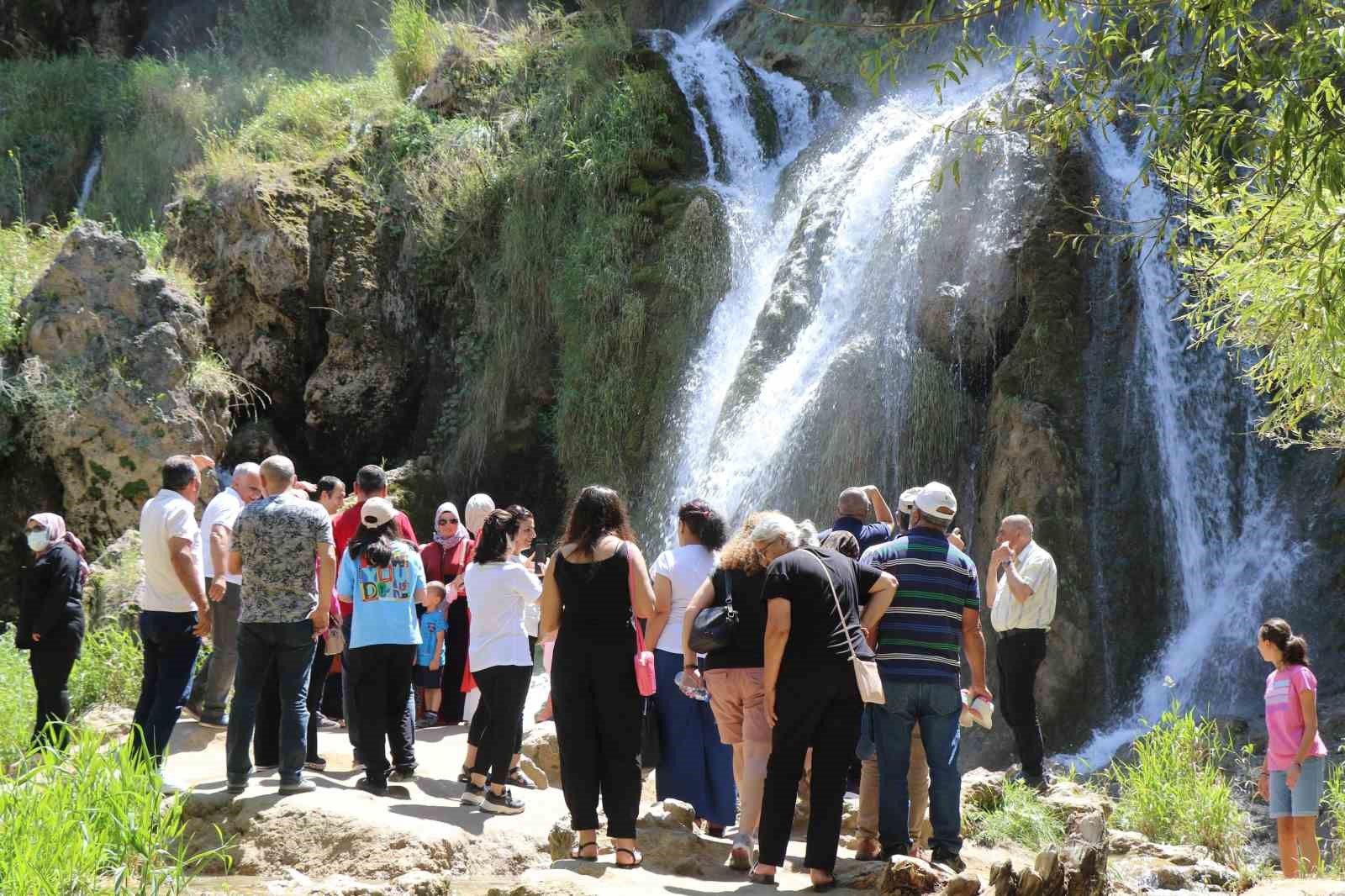 Avrupa’nın sıcağından kaçan gurbetçiler Girlevik’e akın etti