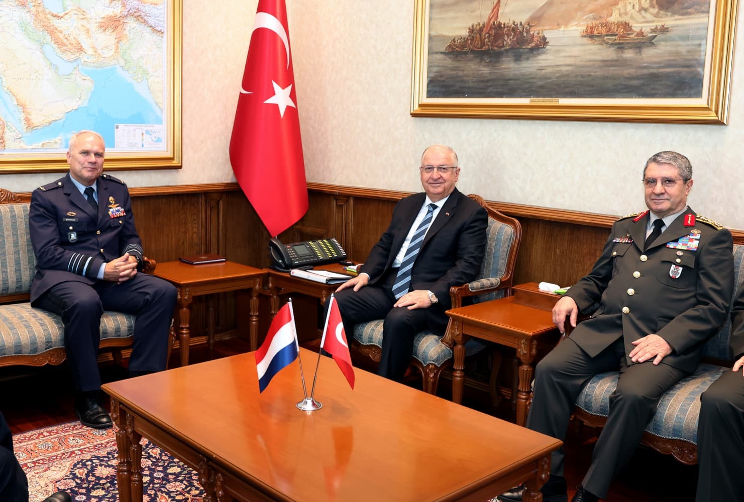 Bakan Güler, Hollanda Genelkurmay Başkanı Orgeneral Eichelsheim’i kabul etti