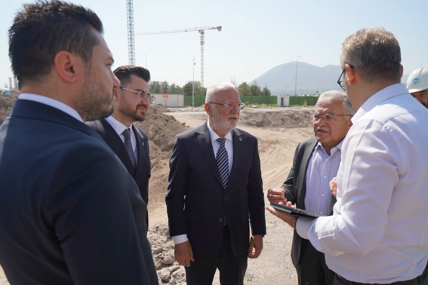 Büyükkılıç ve Elitaş, Kartal Katlı Kavşağı’ndaki çalışmaları yerinde inceledi