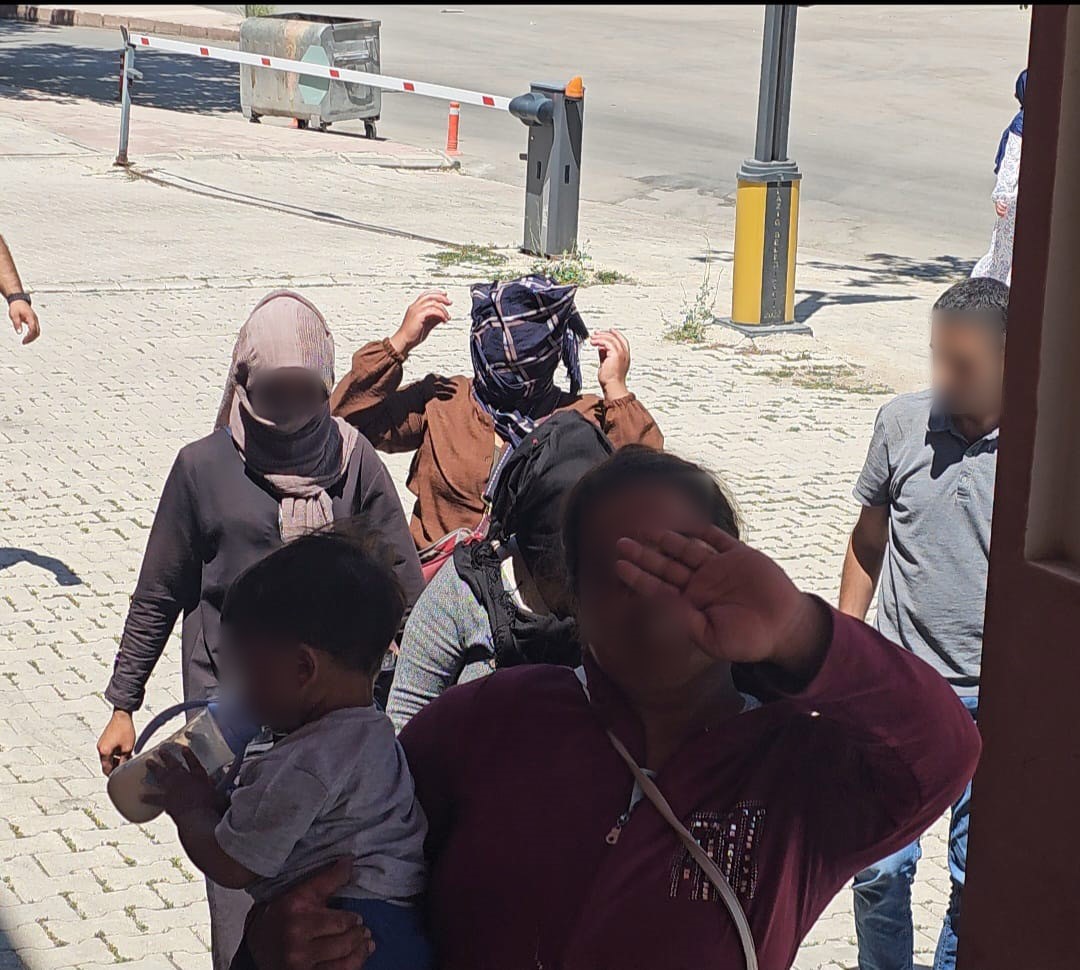 Elazığ’da dilenci şebekesine operasyon: Kameralara el salladılar