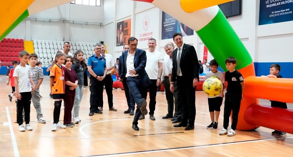 Tavşanlı yaz okulları görkemli törenle kapılarını açtı