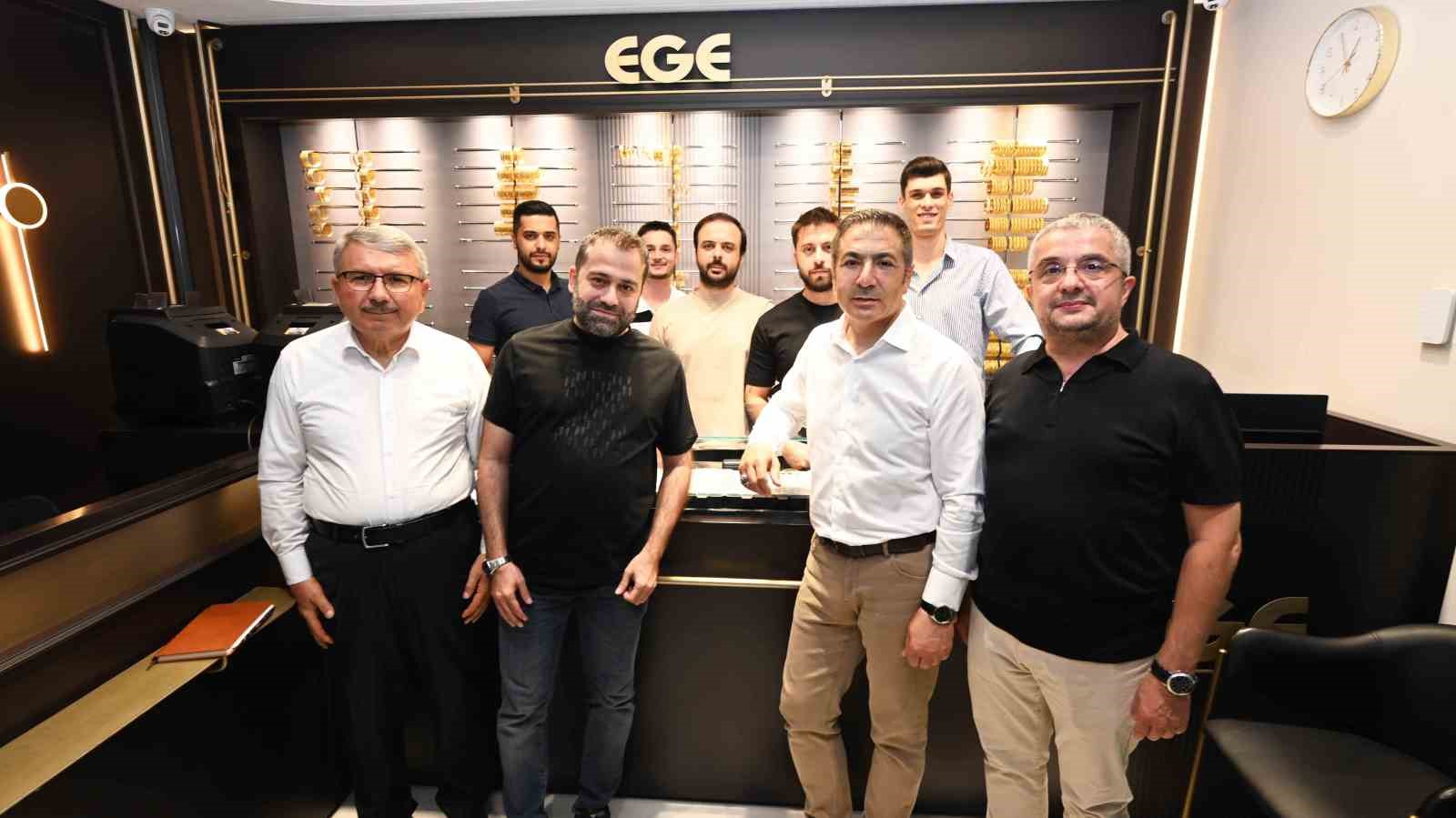 Başkan Erdoğan üye ve esnaf ziyaretlerine devam ediyor