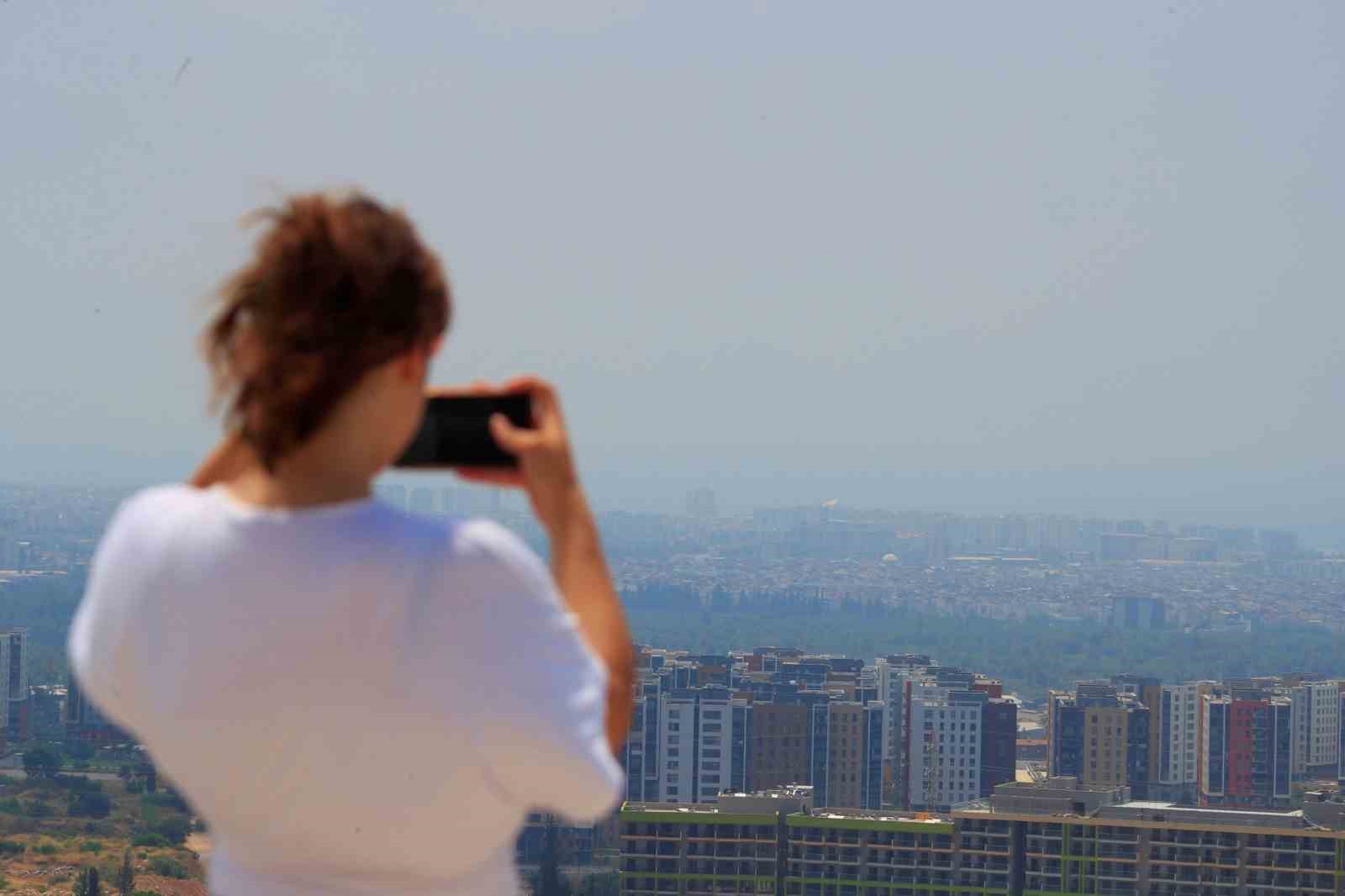 Antalya’da nem yüzde 86’lara ulaştı, kentin üzeri nem bulutları ile kaplandı