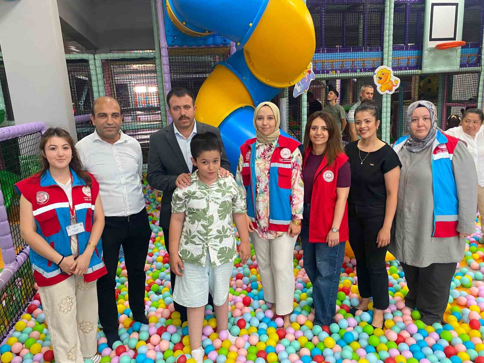 Osmaniye’de özel bireyler karne sevincini şenlikle yaşadı
