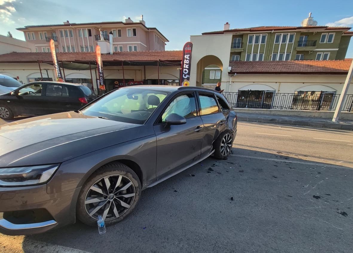Akçadağ’da otomobil ile motosiklet çarpıştı: 2 yaralı