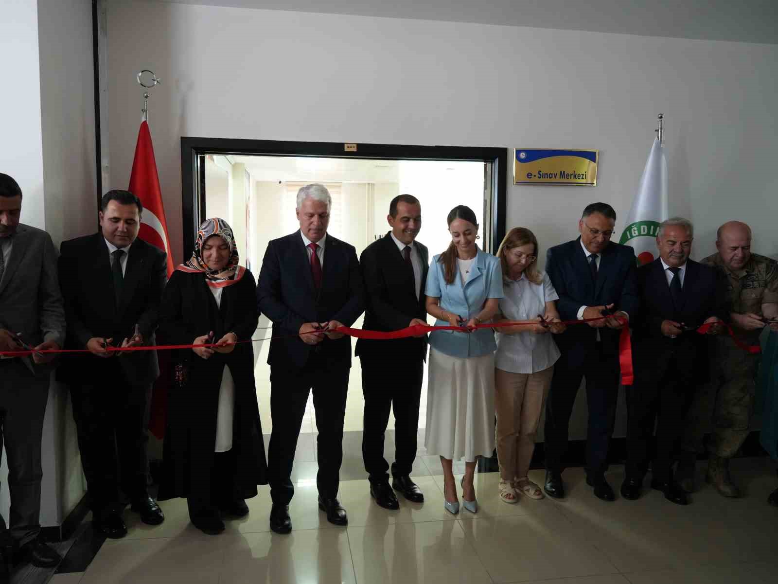 Doğu Anadolu Bölgesi’nin ilk "Sivil Havacılık e-Sınav Merkezi" Iğdır’da açıldı