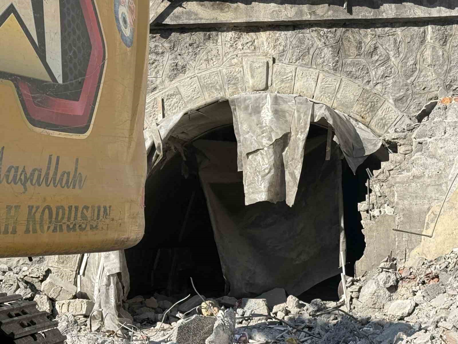 Zonguldak’taki yıkım alanında bulunan sığınak incelemeye alındı