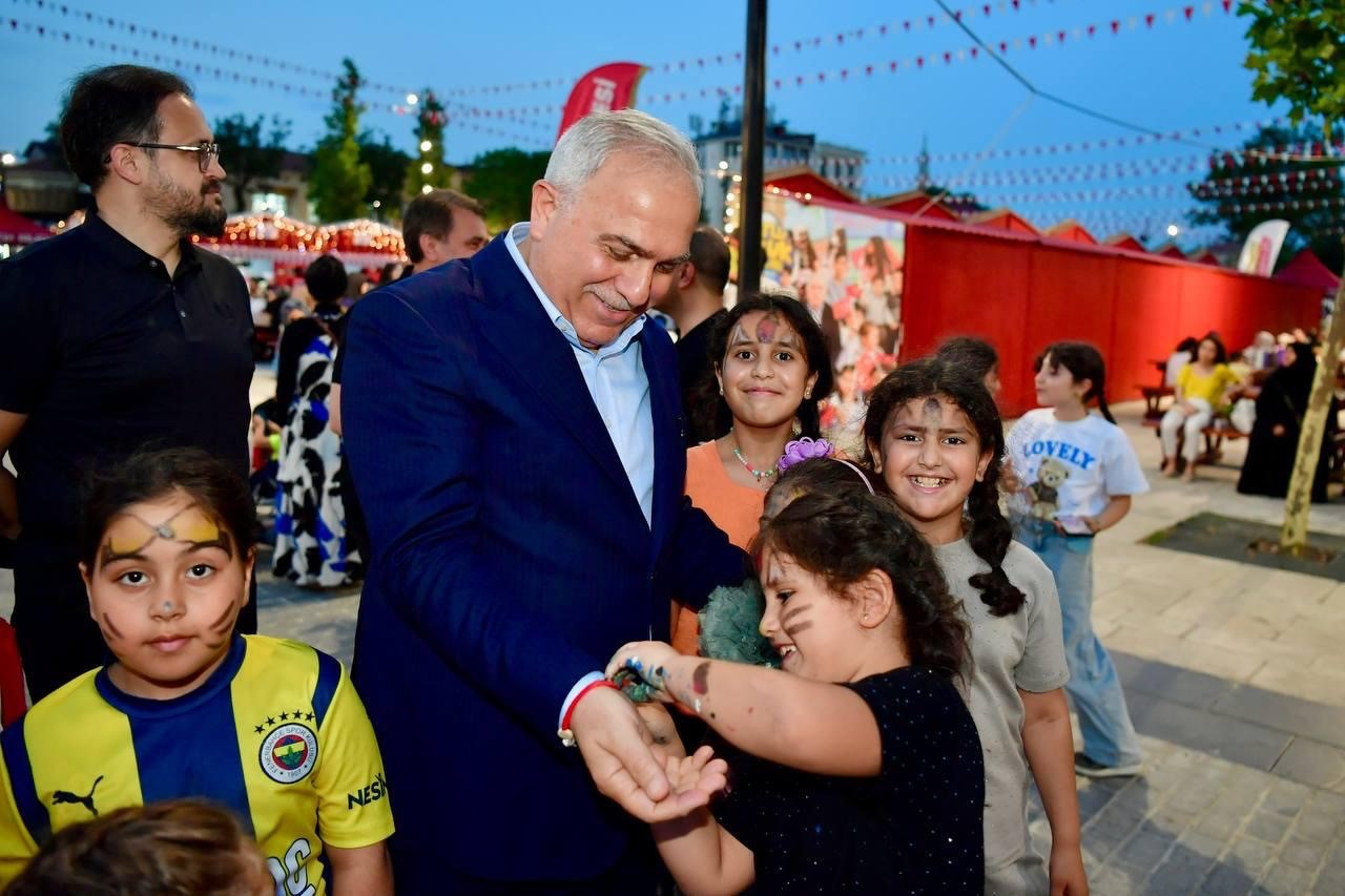 Fatih’te "Mutlu Çocuk Şenliği"ne yoğun ilgi