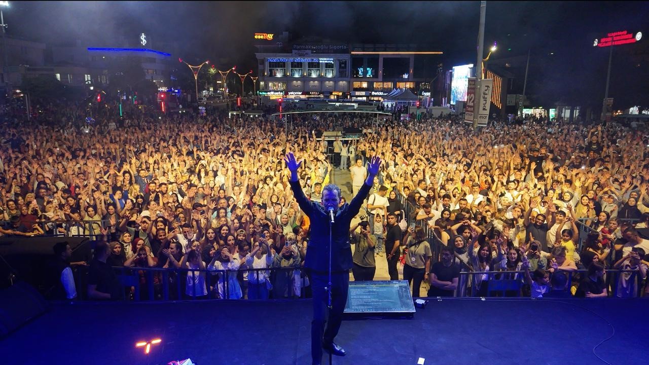 Ferhat Göçer Erzincan’ı coşturdu
