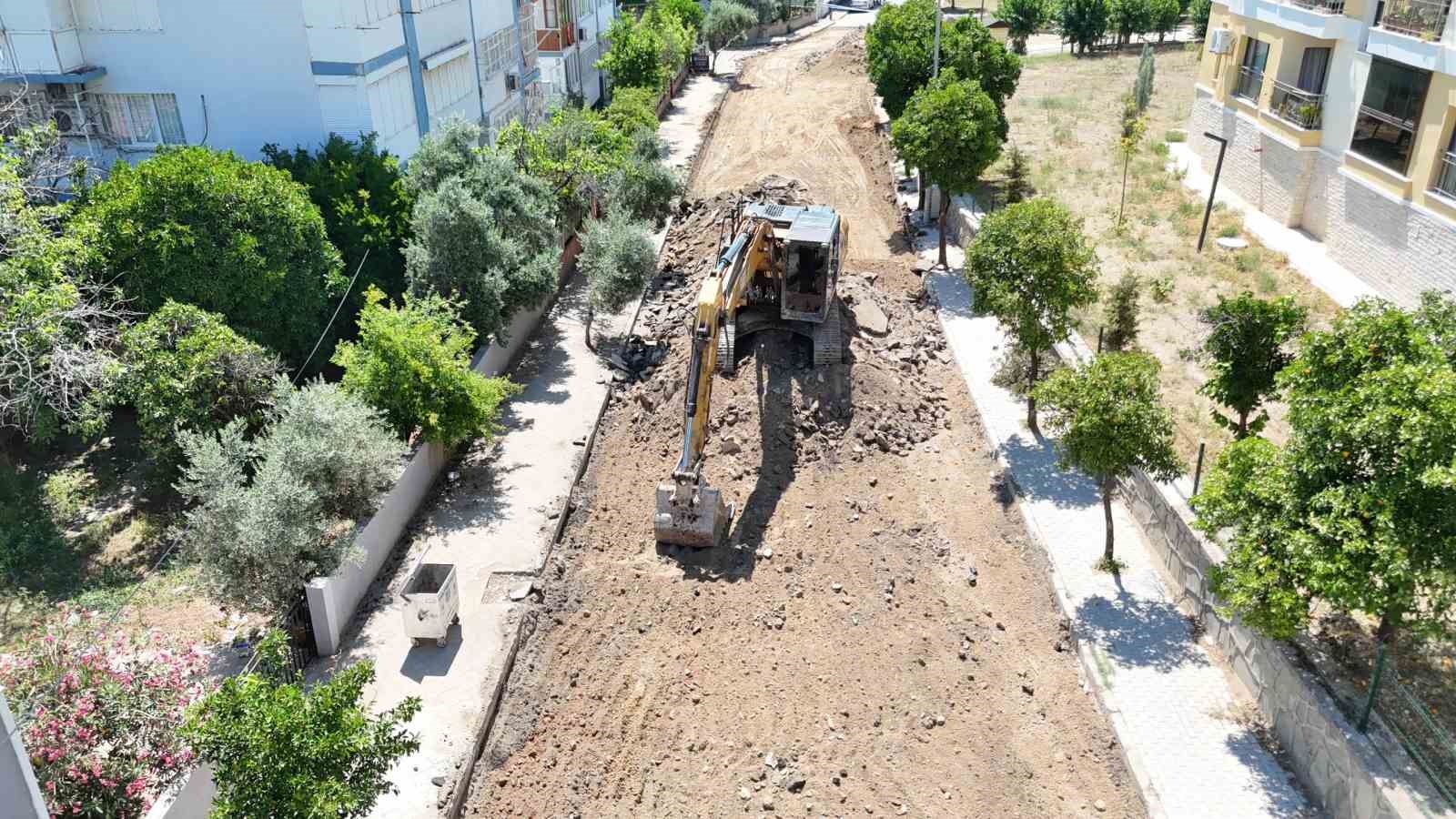 Nazilli’de yol, altyapı ve park çalışmaları sürüyor