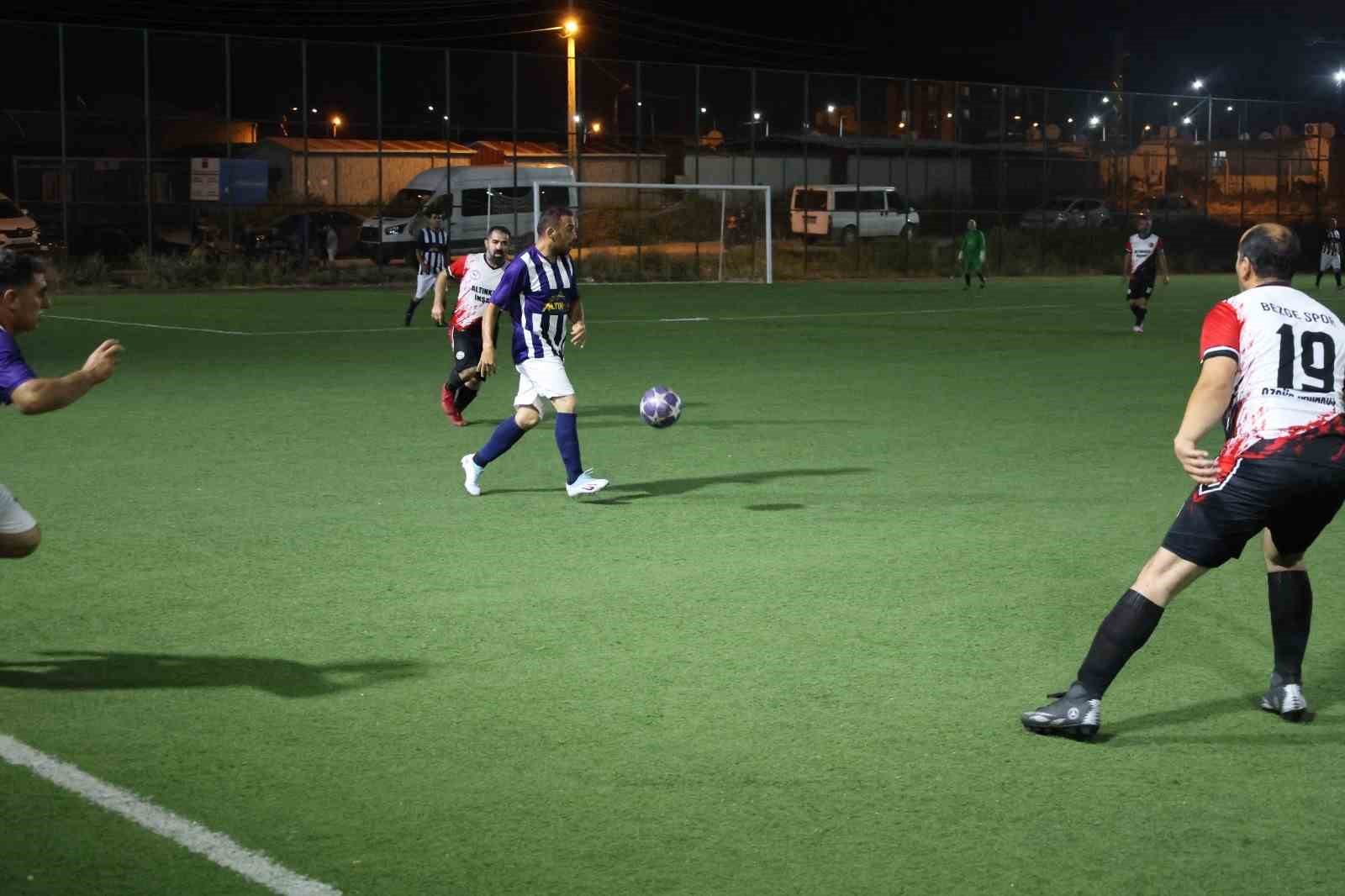 Hatay’da 38.Erhan Aksay futbol turnuvası 53 takımın katılımıyla sürüyor