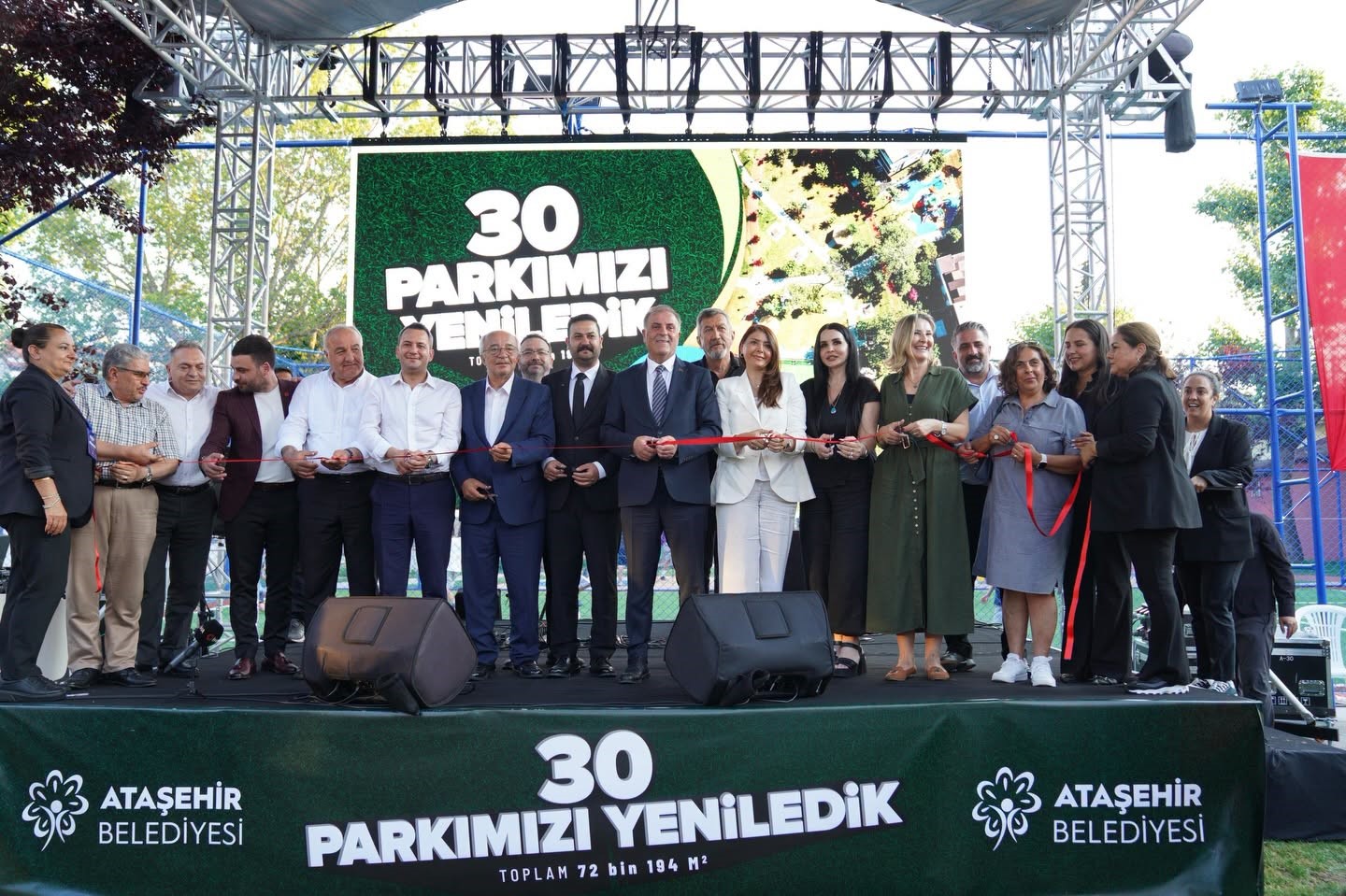 Ataşehir’de yenilenen 30 parkın açılışı yapıldı