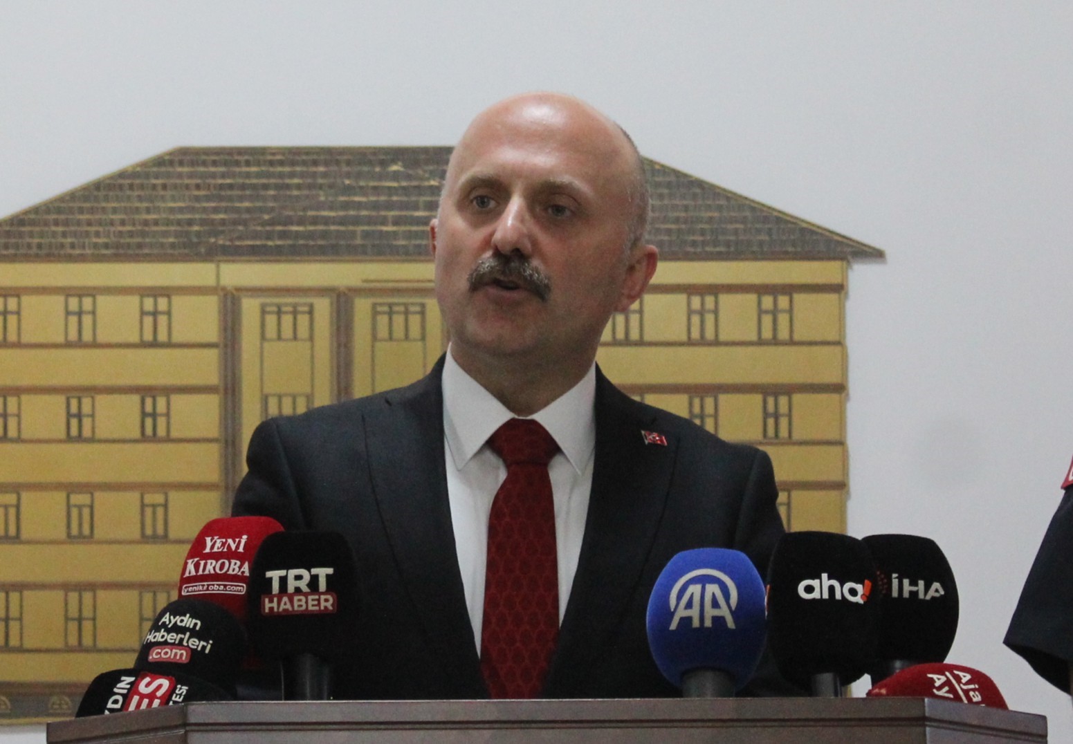 Vali Varol; "Turizm bölgelerimizde ciddi tedbirler alıyoruz"