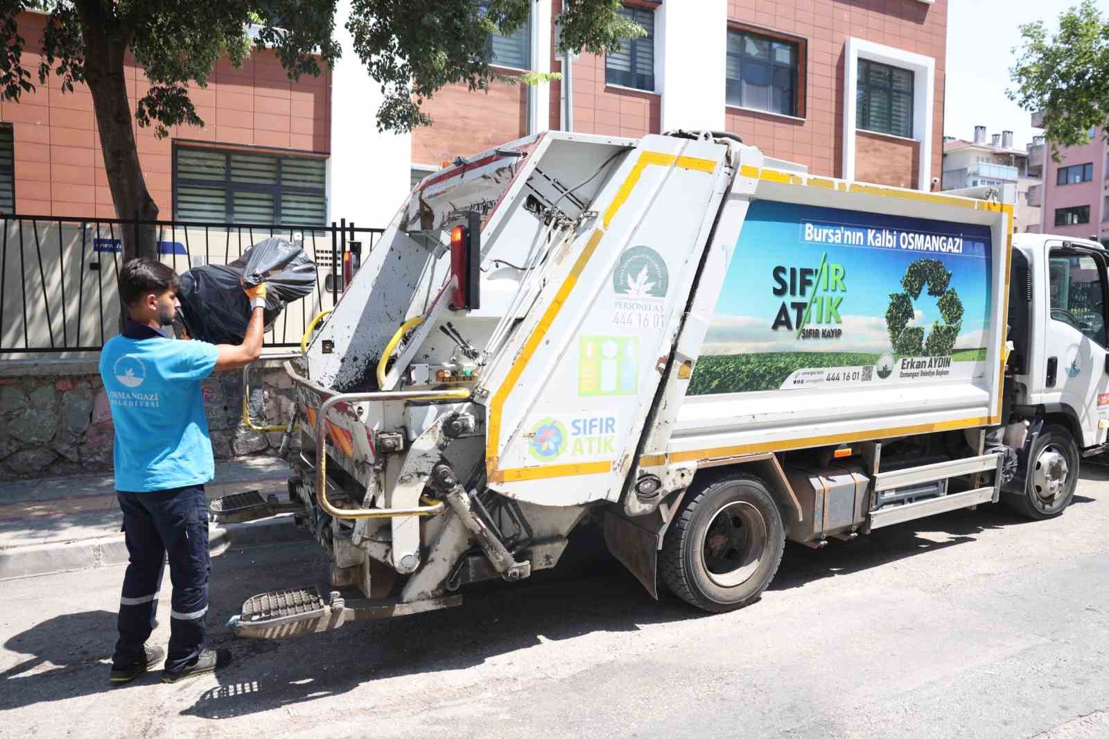 Osmangazi’de çöp evden 2,5 ton geri dönüşüm atığı çıkarıldı