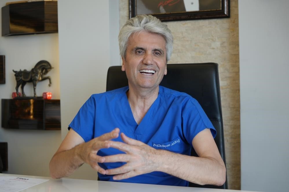 Ünlü estetikçiden burun estetiği uyarısı: "En ideal yaş 18 ve üzeridir"