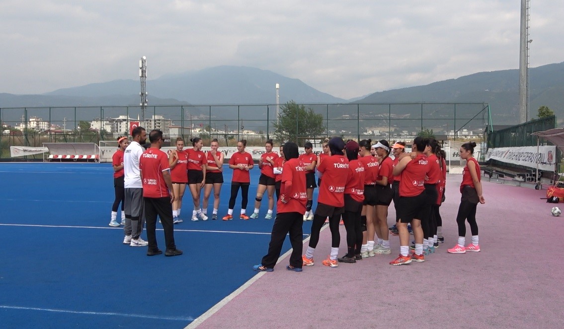 A Milli Kadın Hokey Takımı’nda hedef Avrupa şampiyonluğu