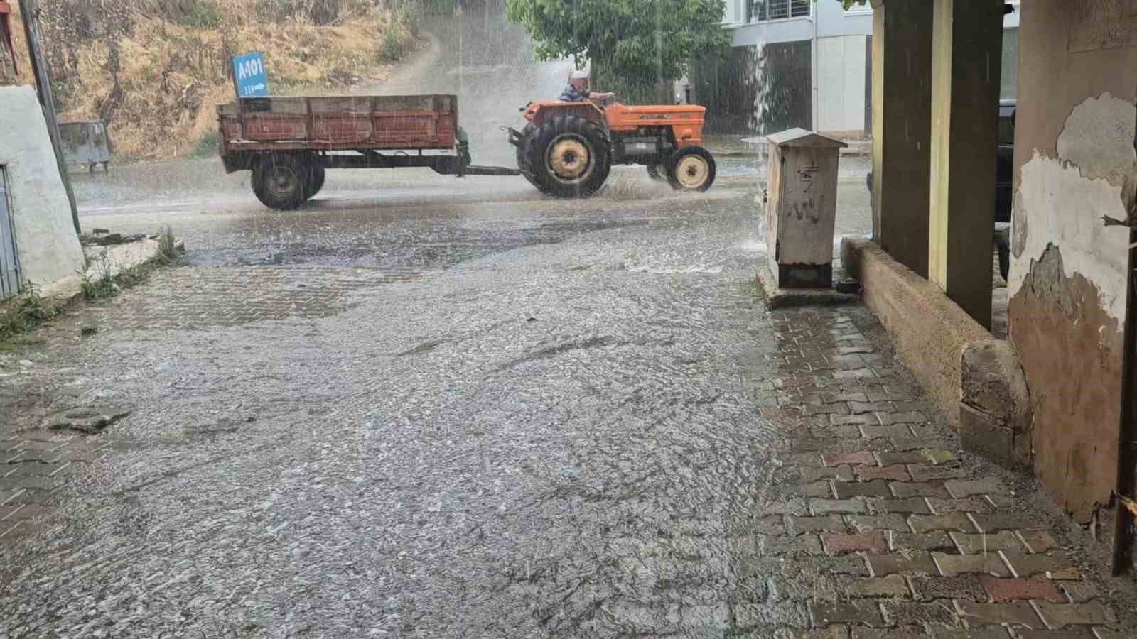 Yaz ortasında sağanak sürprizi: Tekirdağ’da yollar göle döndü