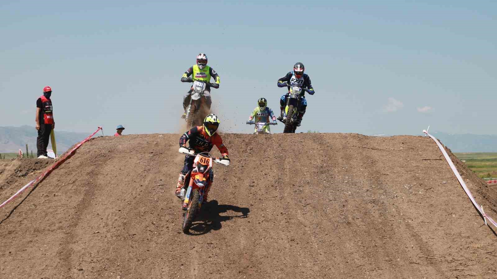 Türkiye SKIL Enduro ve ATV Şampiyonası heyecanı sıralama turlarıyla başladı
