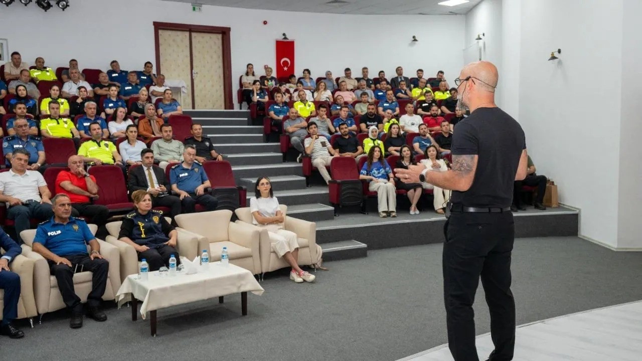 Polisten toplumsal farkındalık etkinliği
