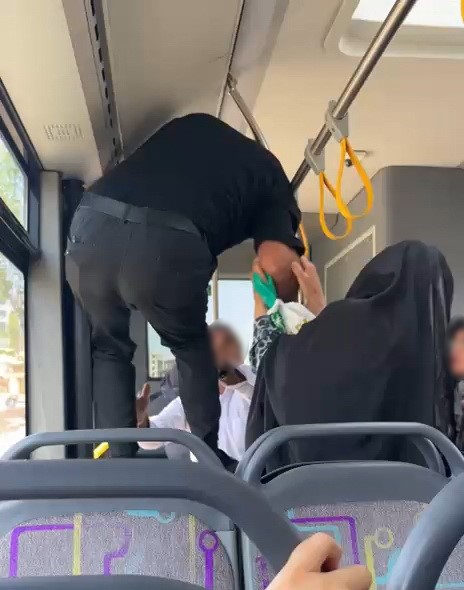 Otobüste tekmeli, yumruklu kavga