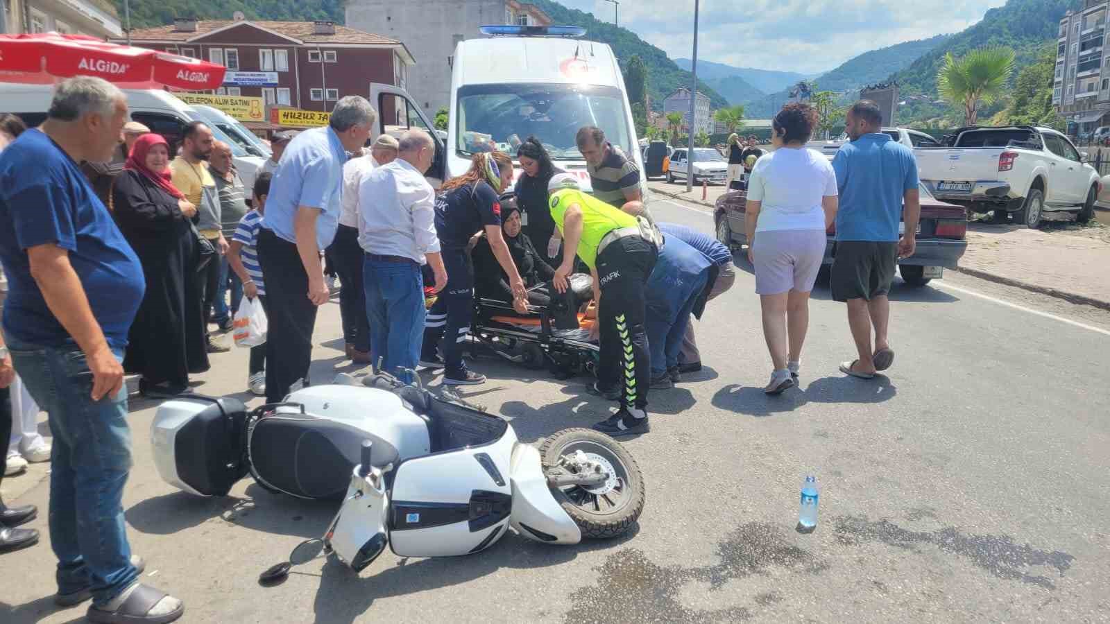 Motosikletin çarptığı kadın yaralandı
