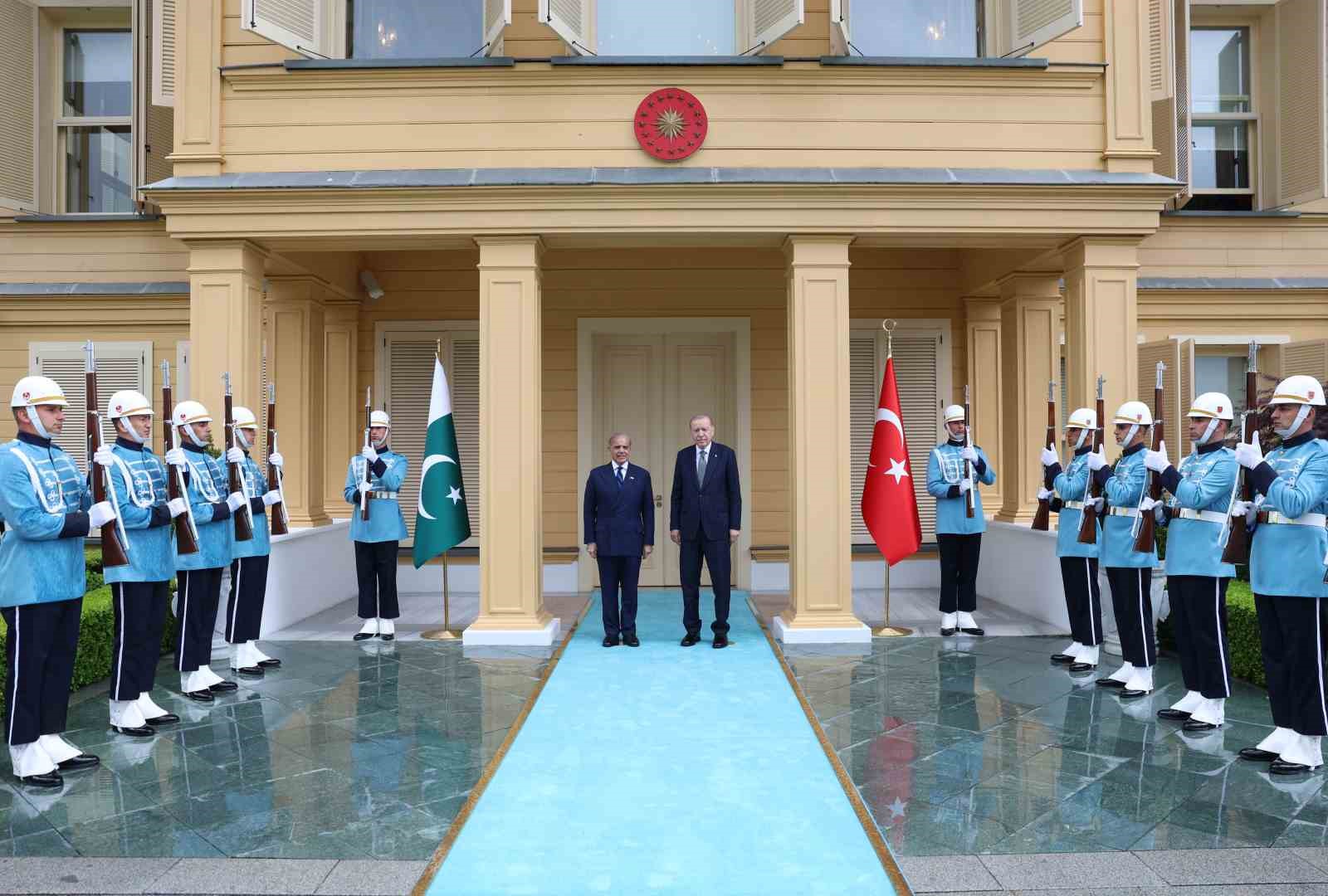 Cumhurbaşkanı Erdoğan, Pakistan Başbakanı Şerif’i resmi törenle karşıladı