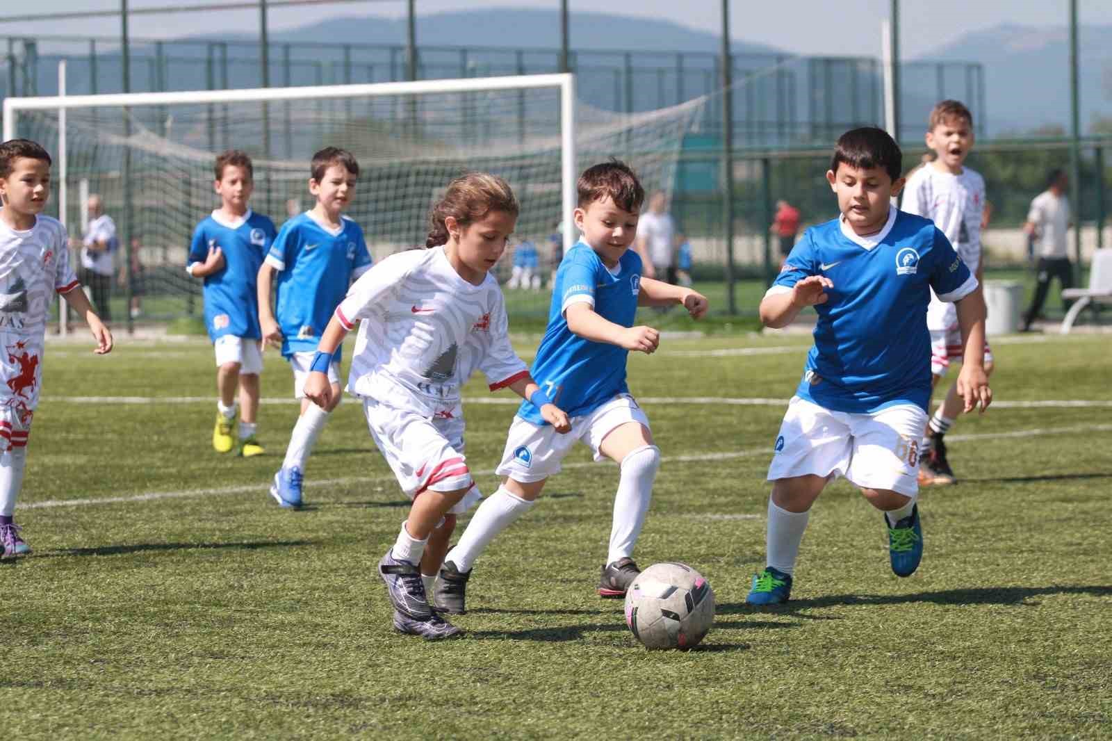 Bolu’da Mini Minikler Futbol Turnuvası heyecanı başladı
